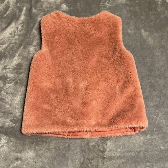 Girls fuzzy vest. Pink - Picture 3 of 5